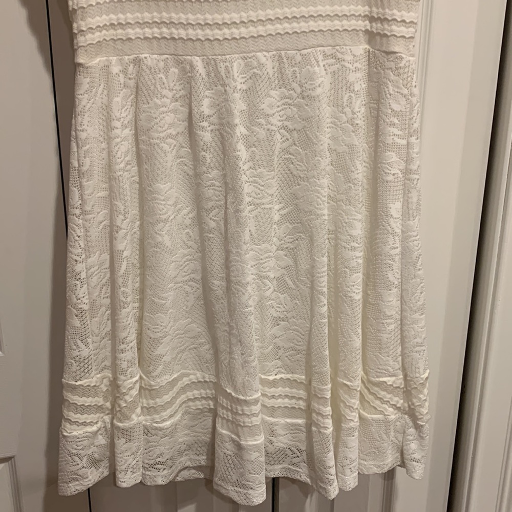 White dress - Picture 3 of 10
